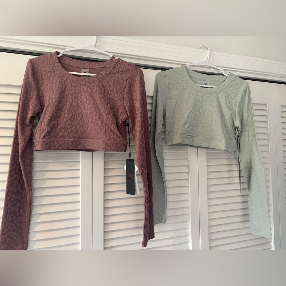 NWT mono b 2 pack long sleeve crop with shown pattern